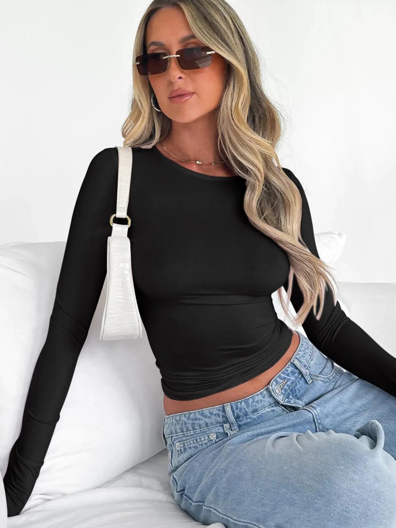 Plain Long Sleeve Cropped Tee ✨ Casual round Neck Crop Top for Ladies 💁‍♀️ Perfect for Music Festivals 🎶 #WomensFashion #CropTop #MusicFestivalStyle